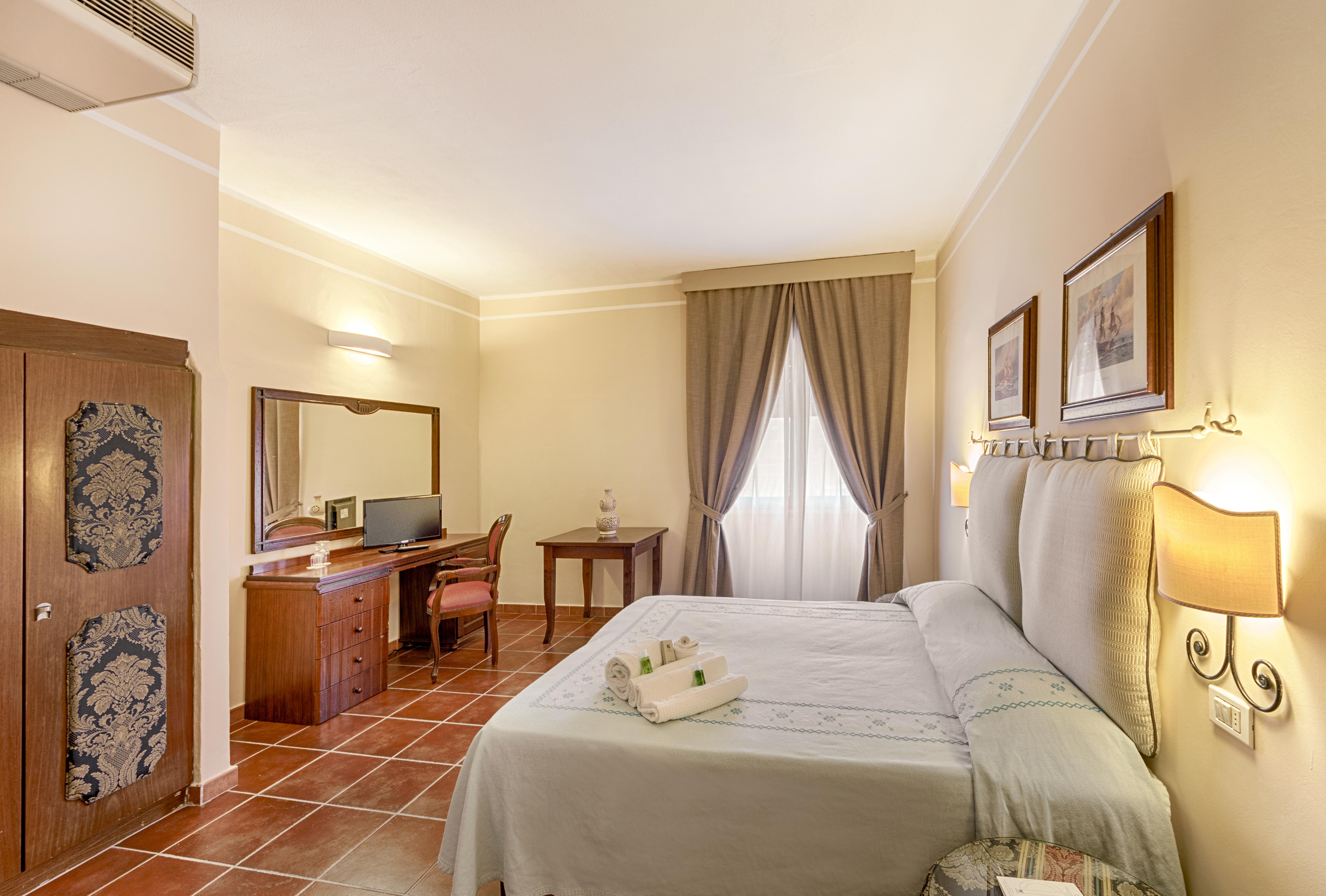 Colonna Palace Hotel Mediterraneo Olbia Exterior photo