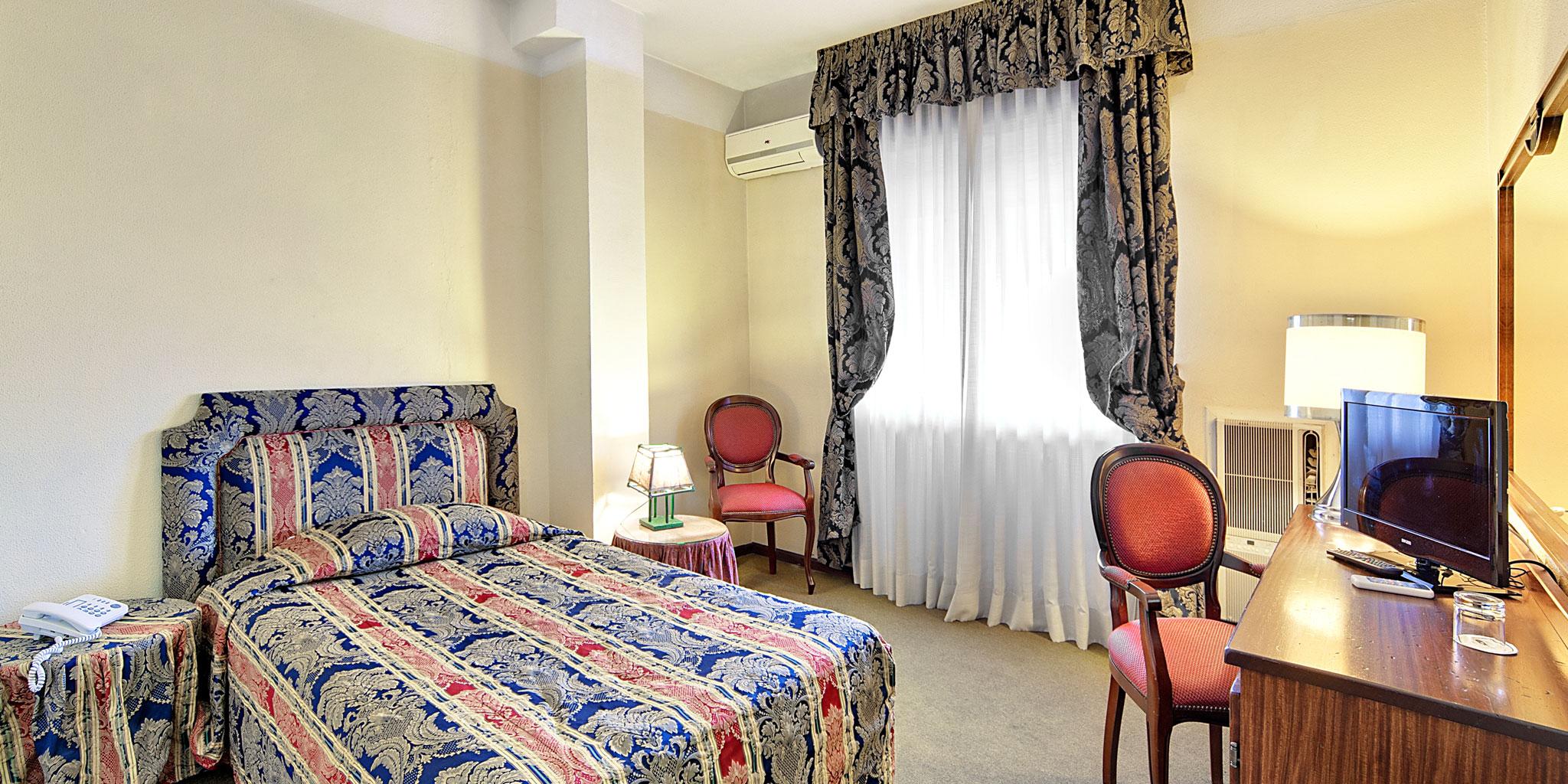 Colonna Palace Hotel Mediterraneo Olbia Exterior photo