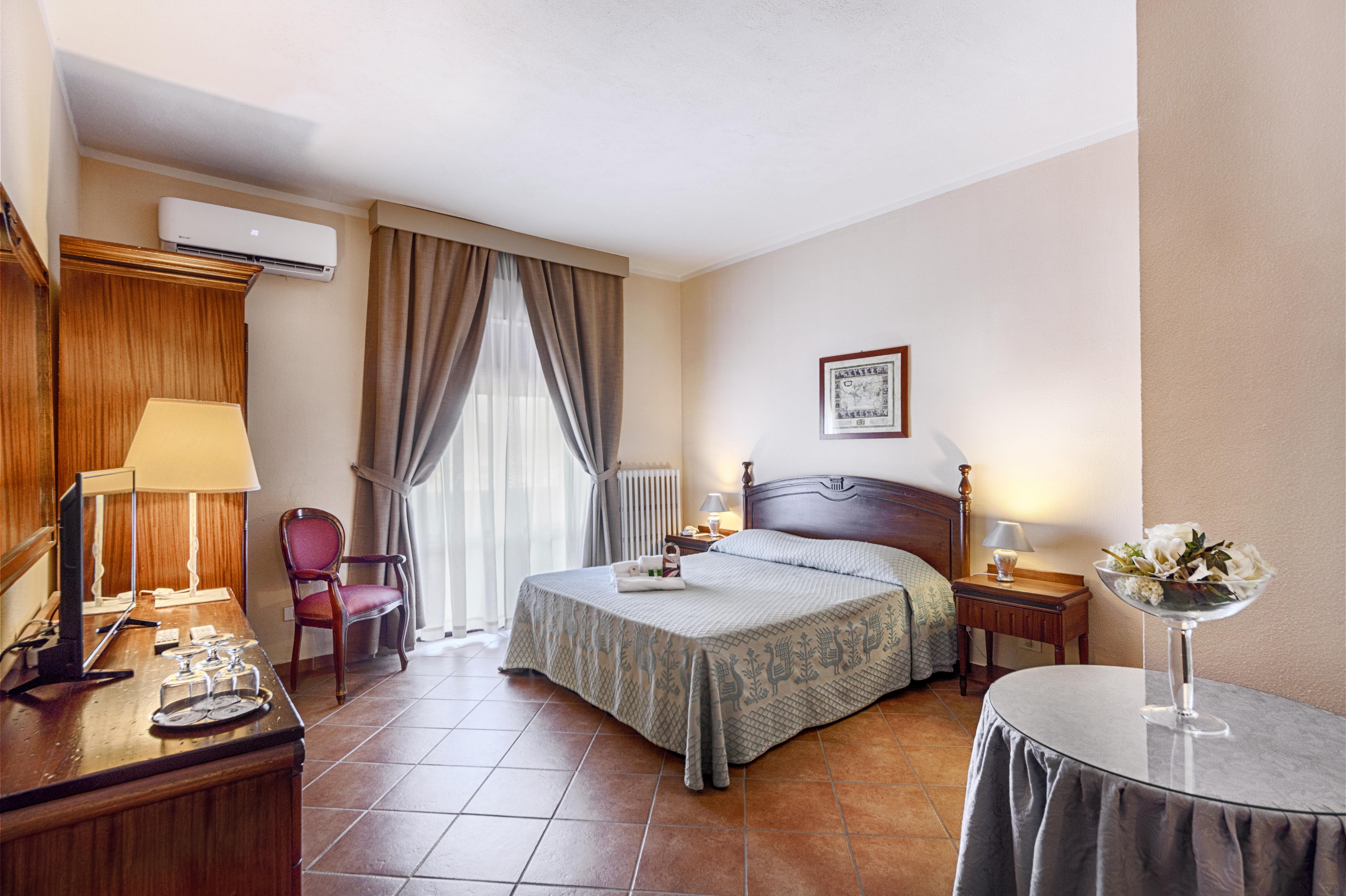 Colonna Palace Hotel Mediterraneo Olbia Exterior photo