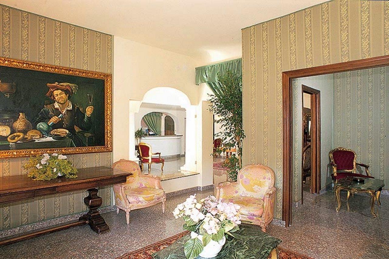 Colonna Palace Hotel Mediterraneo Olbia Exterior photo