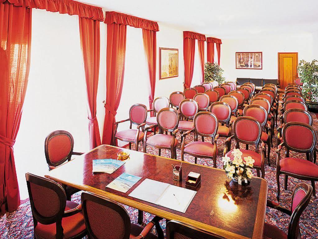 Colonna Palace Hotel Mediterraneo Olbia Exterior photo