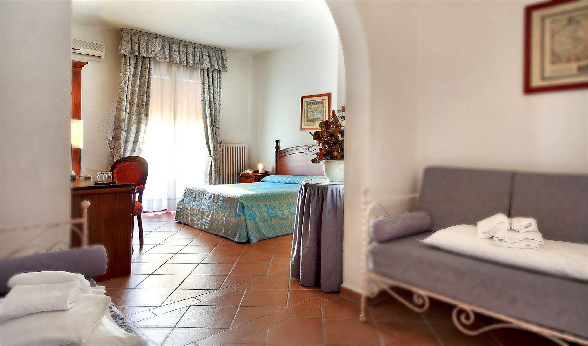 Colonna Palace Hotel Mediterraneo Olbia Exterior photo